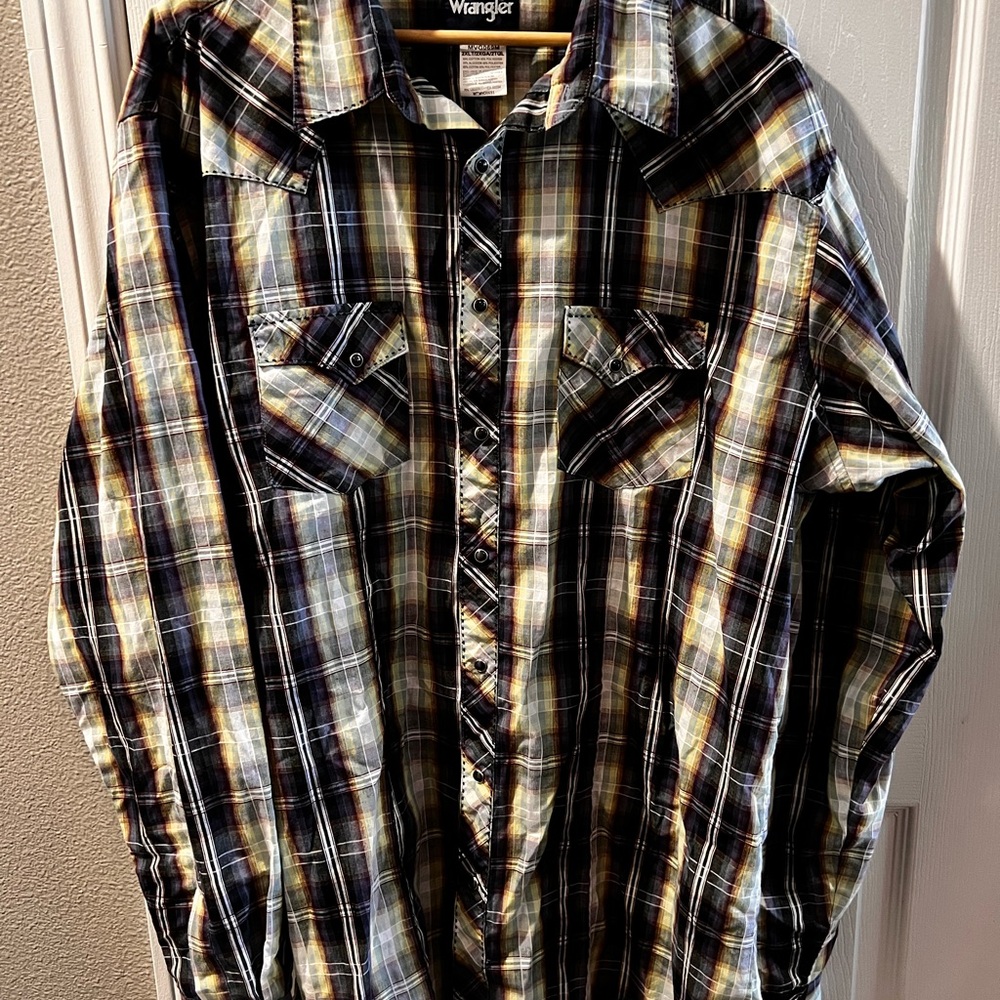 Wrangler Plaid Button-Up Shirt